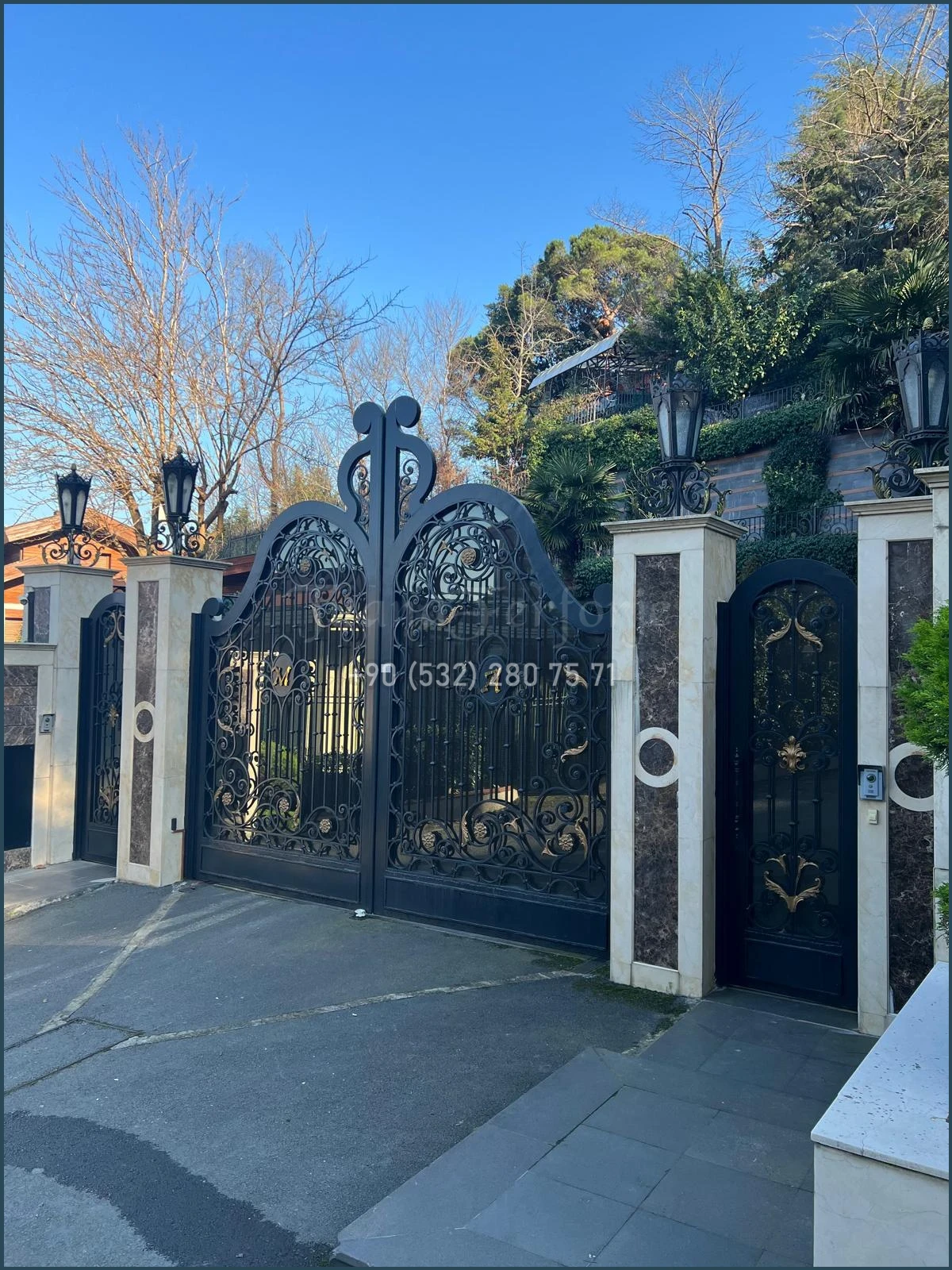 Bahçe Kapısı Dekorasyonunda Ferforje Detayların Gücü