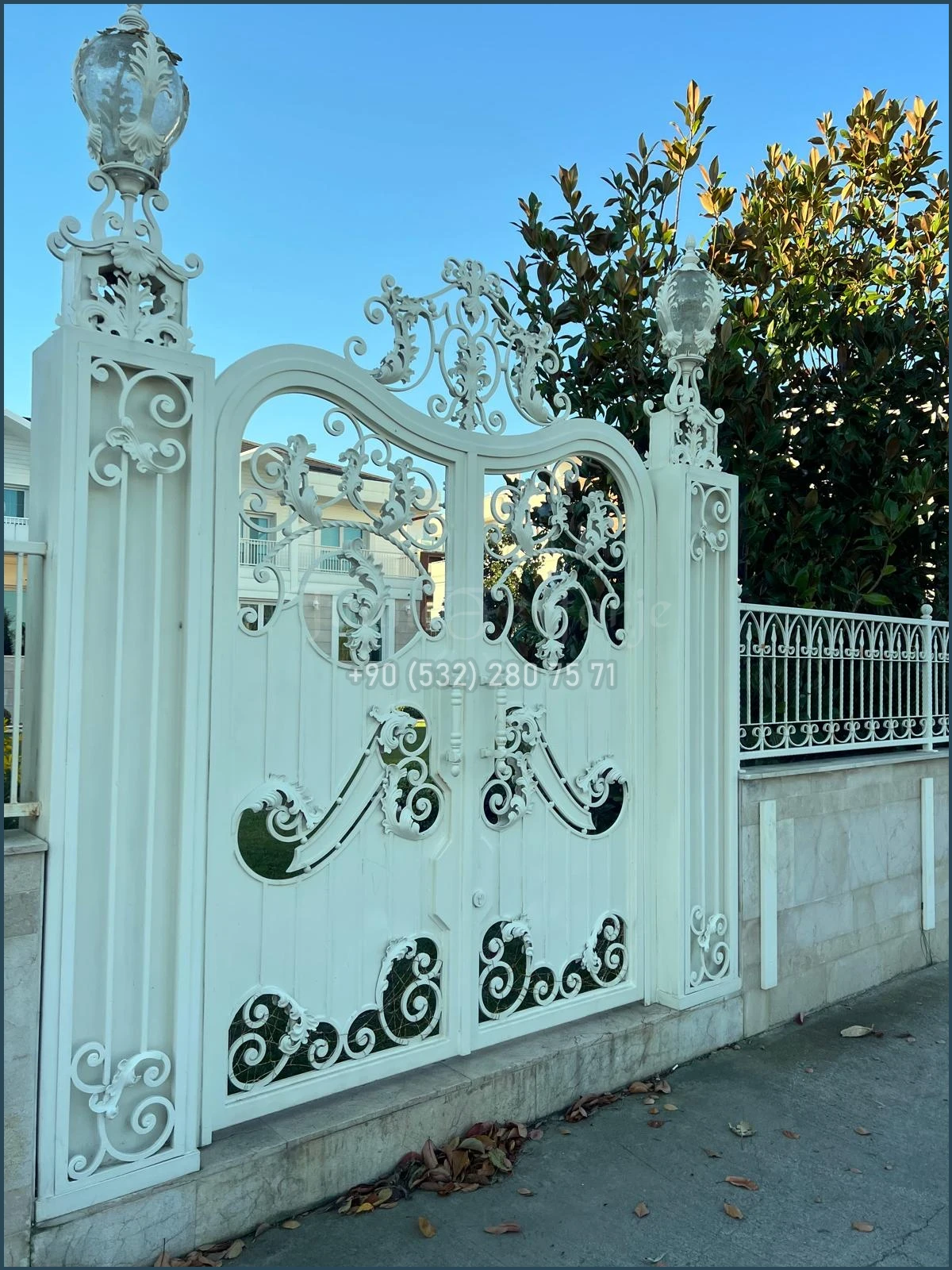 Ferforje Bahçe Kapıları – Sanatsal Demir İşçiliğiyle Klasik Zarafet